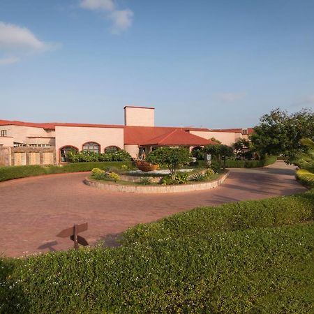 Regenta Resort Bhuj By Royal Orchid Hotels Limited Екстер'єр фото