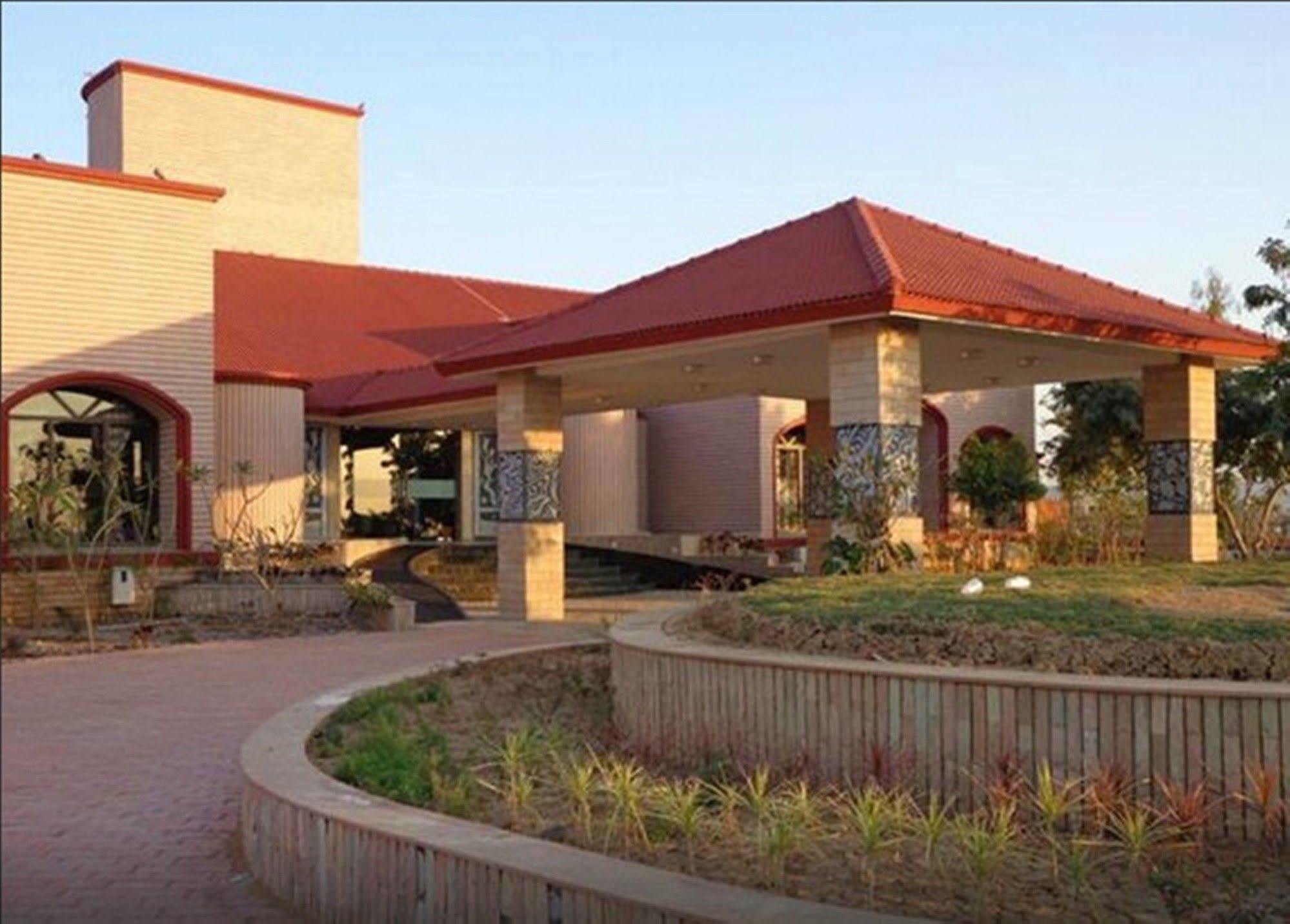 Regenta Resort Bhuj By Royal Orchid Hotels Limited Екстер'єр фото